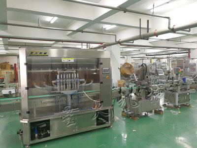 醬料灌裝真空旋蓋貼標生產(chǎn)線